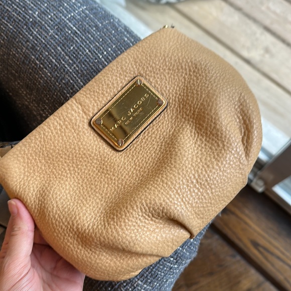 MARC JACOBS small crossbody bag in tan - Picture 6 of 7